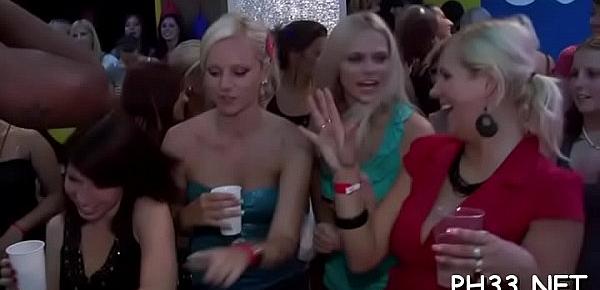 Beauties wants to fuck the army dancer